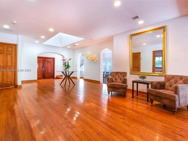 527 SW 20th Rd, Miami FL 33129