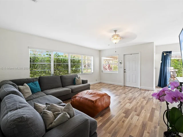 205 S 57th Ter, Hollywood FL 33023