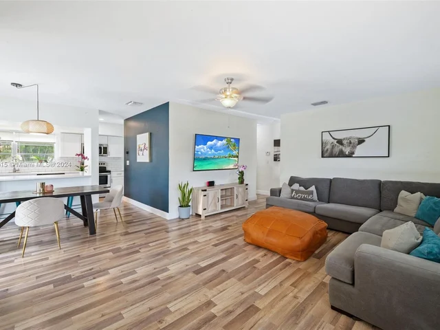 205 S 57th Ter, Hollywood FL 33023