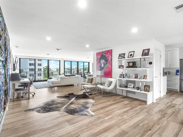 3100 NE 48th St # 312, Fort Lauderdale FL 33308