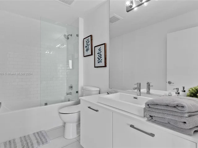 151 SE 1st St # 3203, Miami FL 33131