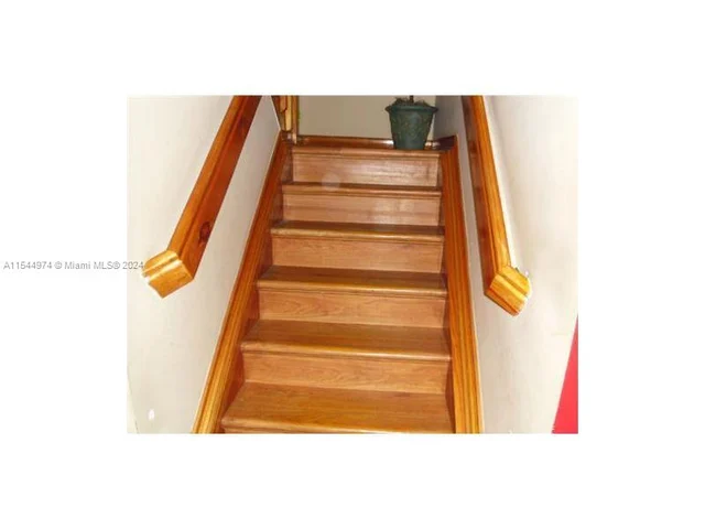 8177 NW 8th St # D7, Miami FL 33126