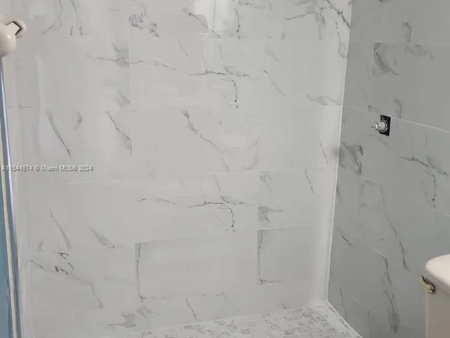 8177 NW 8th St # D7, Miami FL 33126