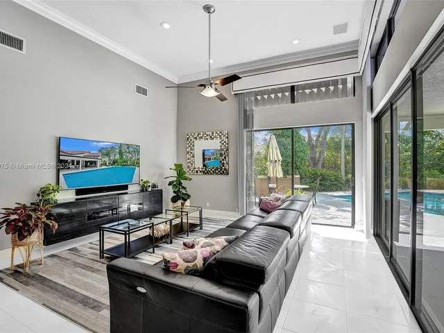 375 Alexandra Cir # 375, Weston FL 33326