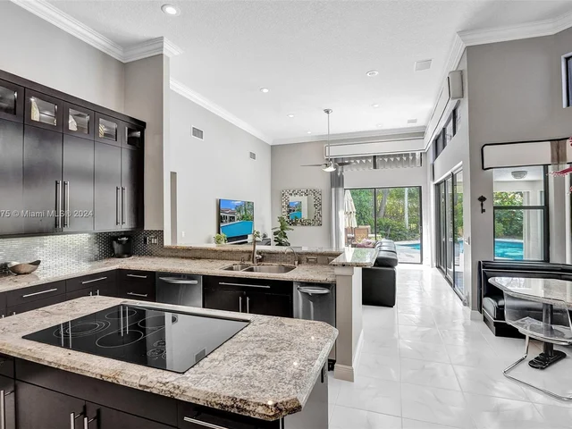 375 Alexandra Cir # 375, Weston FL 33326