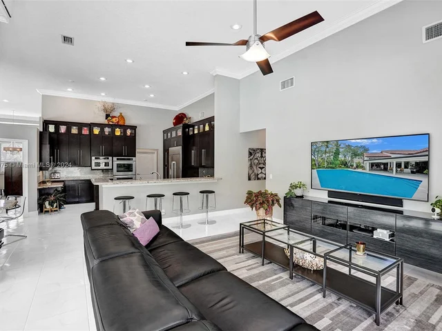 375 Alexandra Cir # 375, Weston FL 33326