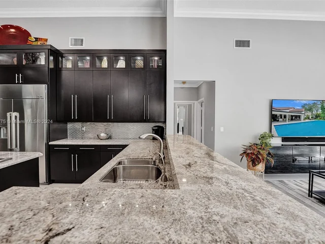 375 Alexandra Cir # 375, Weston FL 33326