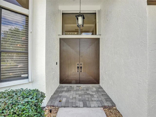 375 Alexandra Cir # 375, Weston FL 33326