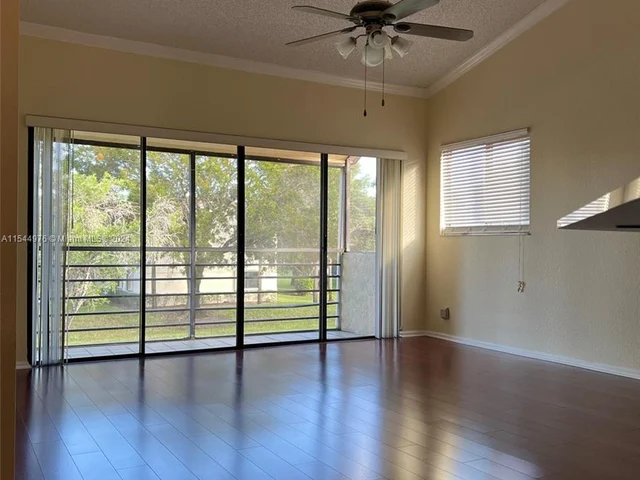 7 Via De Casas Sur # 202, Boynton Beach FL 33426