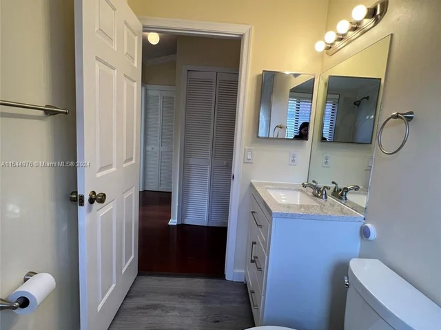 7 Via De Casas Sur # 202, Boynton Beach FL 33426