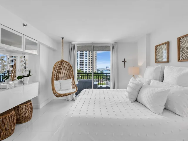 540 Brickell Key Dr # 1016, Miami FL 33131