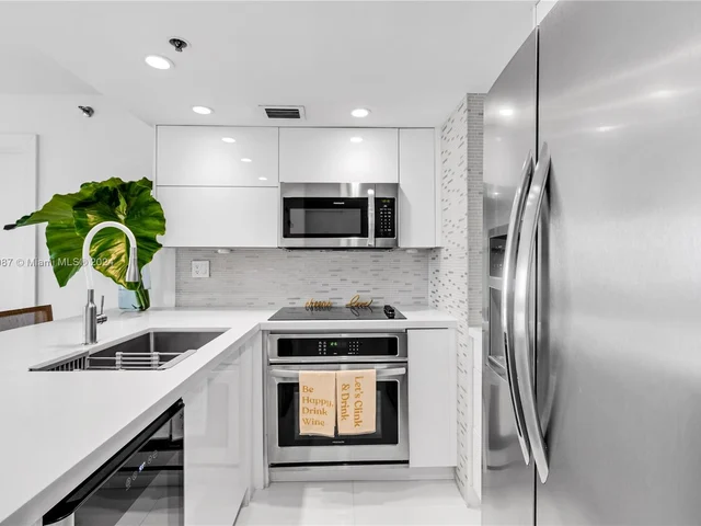 540 Brickell Key Dr # 1016, Miami FL 33131