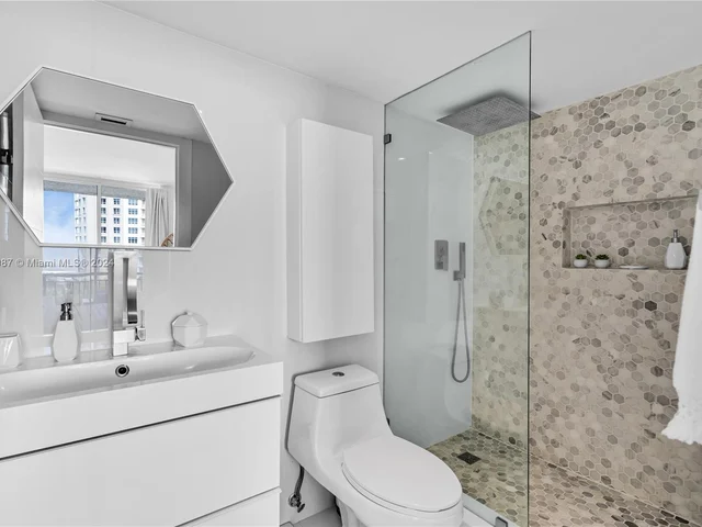 540 Brickell Key Dr # 1016, Miami FL 33131