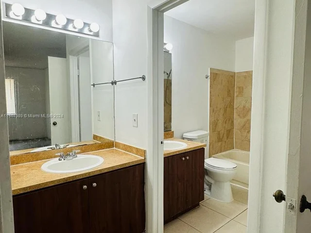 8471 SW 5th St # 107, Pembroke Pines FL 33025