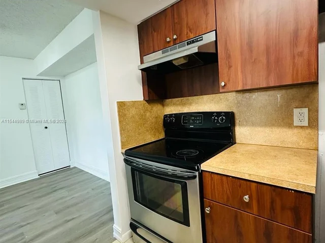 8471 SW 5th St # 107, Pembroke Pines FL 33025