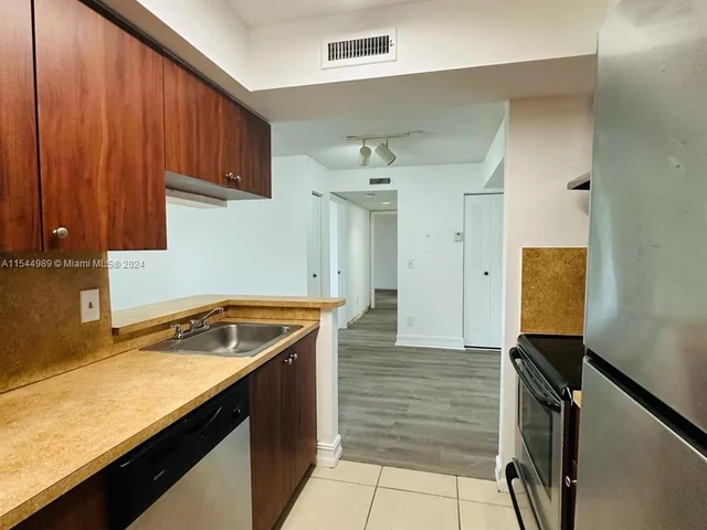 8471 SW 5th St # 107, Pembroke Pines FL 33025