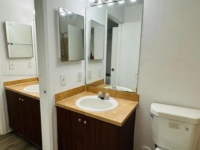 8471 SW 5th St # 107, Pembroke Pines FL 33025