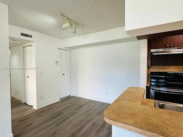 8471 SW 5th St # 107, Pembroke Pines FL 33025