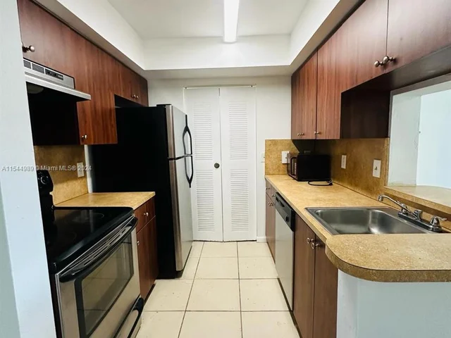 8471 SW 5th St # 107, Pembroke Pines FL 33025