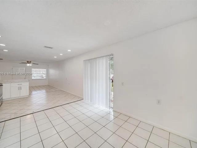 11640 NW 39th St # 1, Coral Springs FL 33065