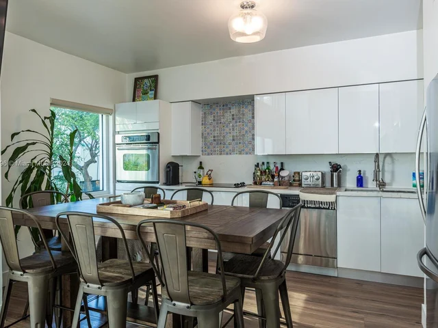 1528 Brickell Ave # 109, Miami FL 33129