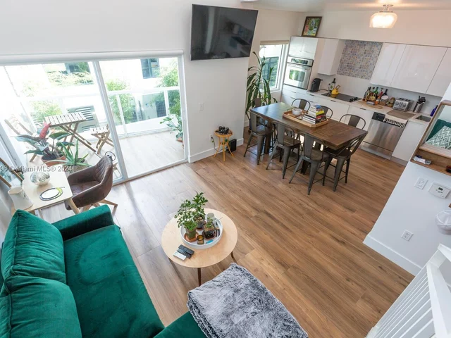 1528 Brickell Ave # 109, Miami FL 33129