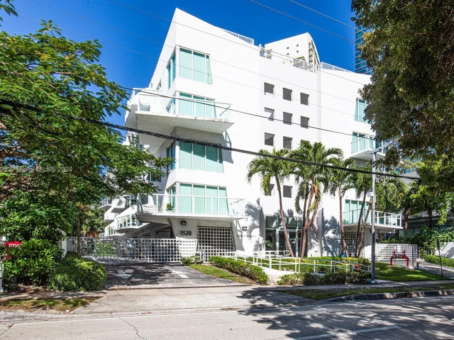 1528 Brickell Ave # 109, Miami FL 33129