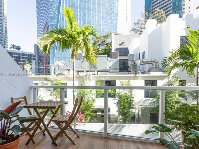 1528 Brickell Ave # 109, Miami FL 33129