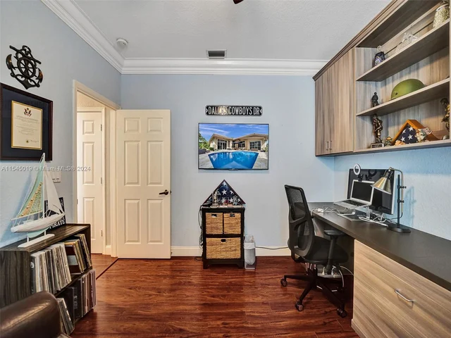 4040 Sanderling Ln, Weston FL 33331