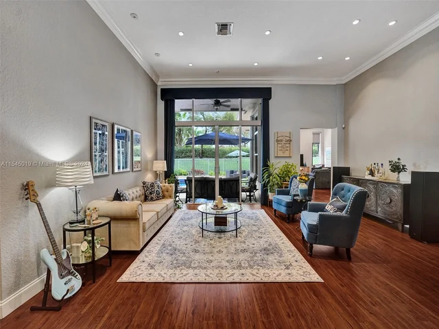 4040 Sanderling Ln, Weston FL 33331