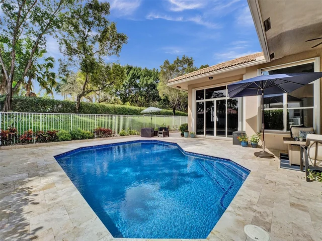 4040 Sanderling Ln, Weston FL 33331