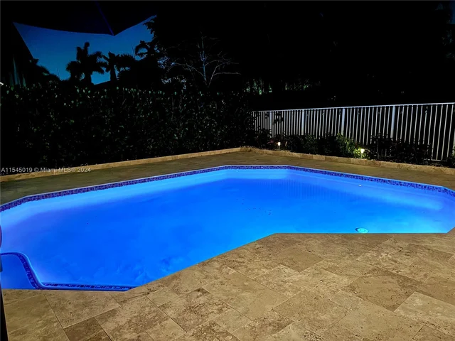 4040 Sanderling Ln, Weston FL 33331