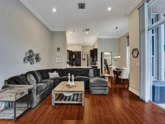 4040 Sanderling Ln, Weston FL 33331