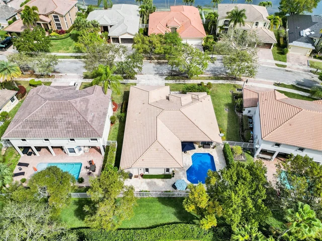 4040 Sanderling Ln, Weston FL 33331