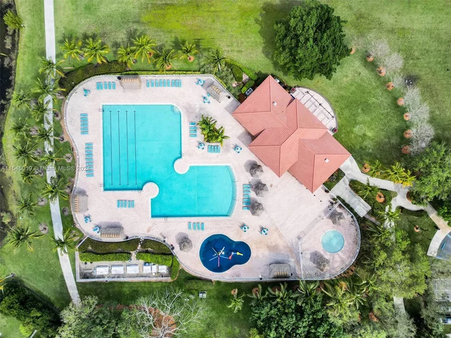 4040 Sanderling Ln, Weston FL 33331