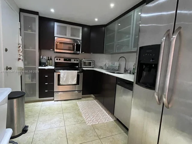 500 Bayview Dr # 527, Sunny Isles Beach FL 33160