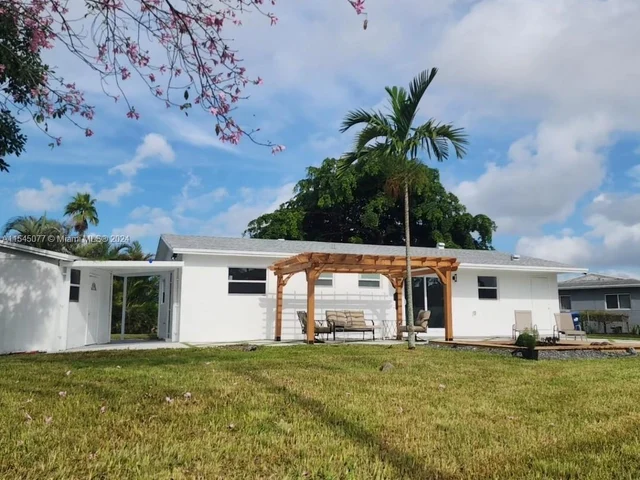 20405 NW 37th Ct, Miami Gardens FL 33055