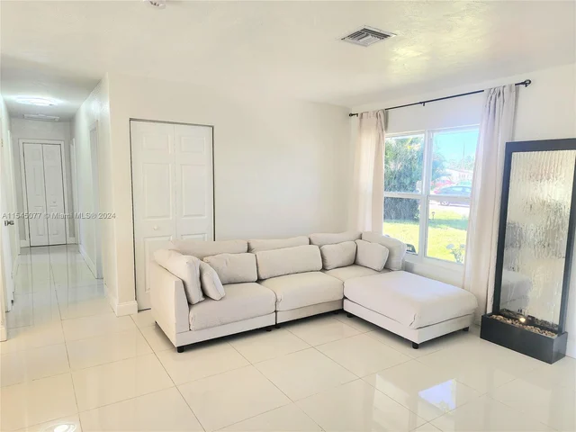 20405 NW 37th Ct, Miami Gardens FL 33055