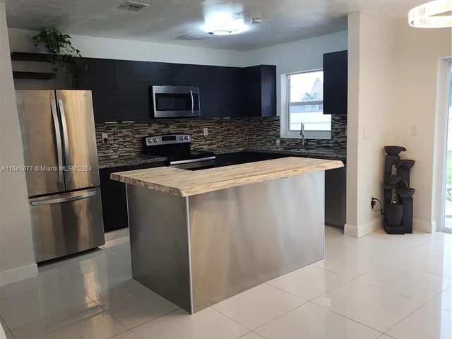 20405 NW 37th Ct, Miami Gardens FL 33055