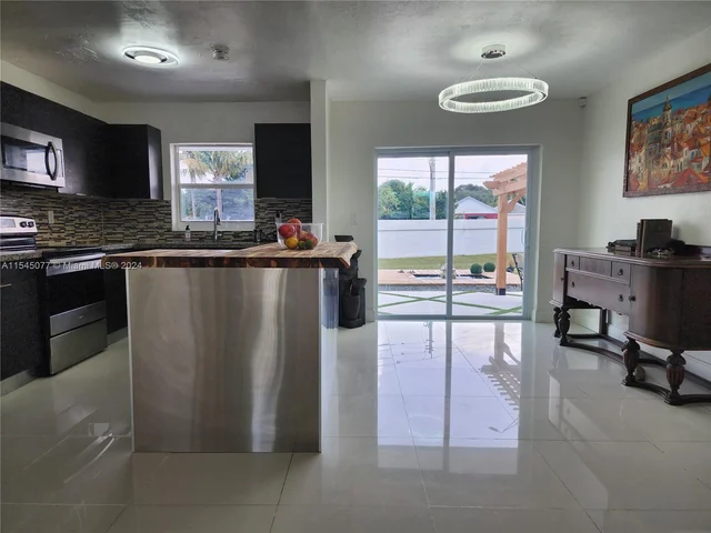 20405 NW 37th Ct, Miami Gardens FL 33055