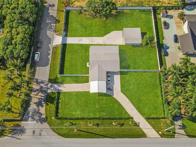 18395 SW 216th St, Miami FL 33170