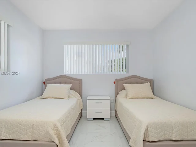 18395 SW 216th St, Miami FL 33170