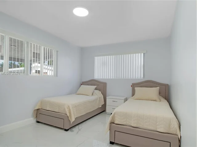 18395 SW 216th St, Miami FL 33170