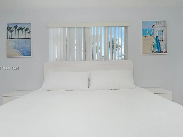 18395 SW 216th St, Miami FL 33170