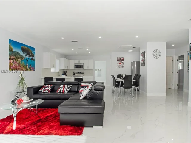 18395 SW 216th St, Miami FL 33170