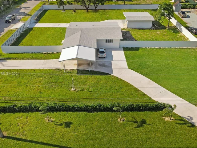 18395 SW 216th St, Miami FL 33170