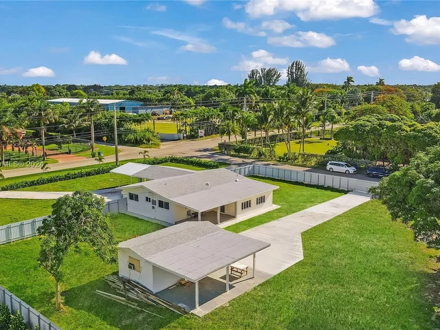 18395 SW 216th St, Miami FL 33170