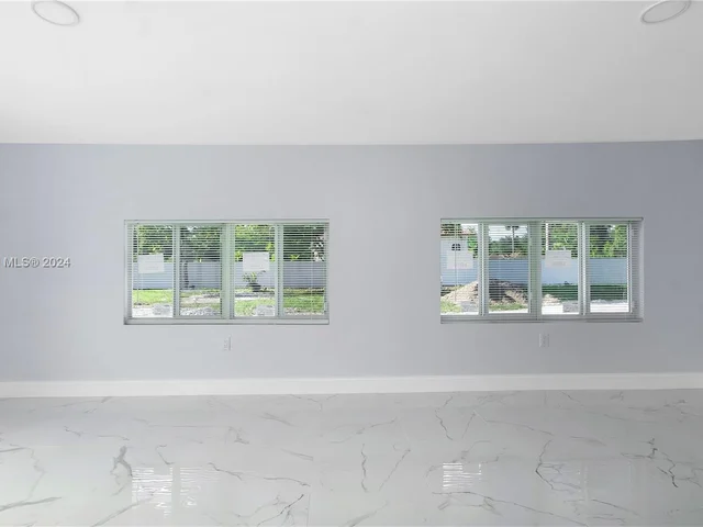 18395 SW 216th St, Miami FL 33170