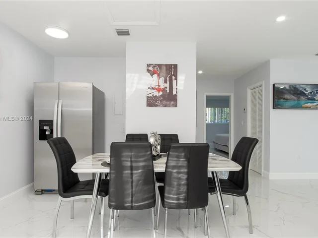 18395 SW 216th St, Miami FL 33170