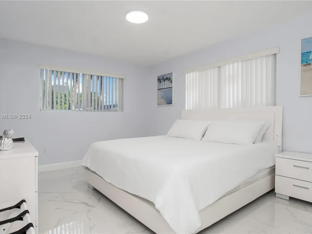 18395 SW 216th St, Miami FL 33170